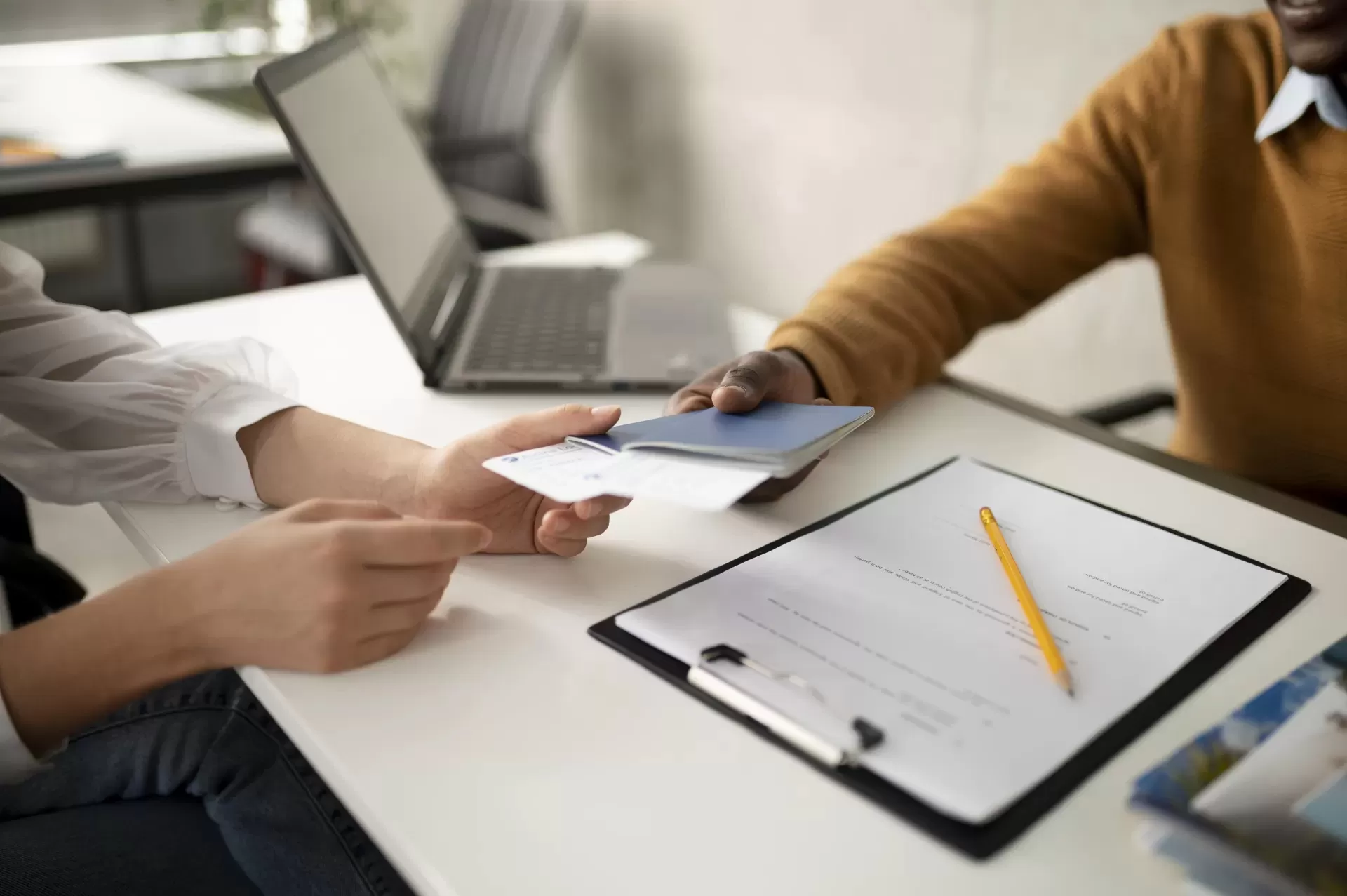 Você está trabalhando "sem registro"? Entenda seus direitos.